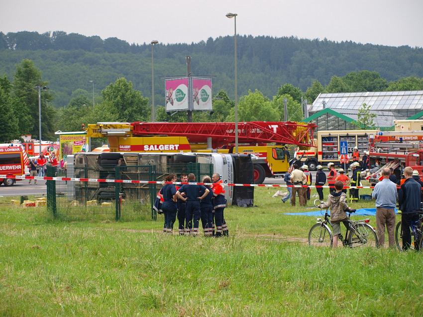 Schwerer Unfall mit Reisebus Lohmar Donrather Dreieck P392.JPG